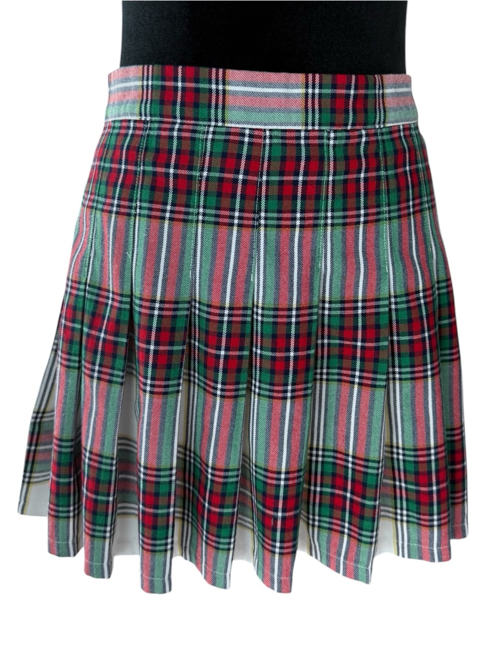 Aerie Plaid Pleated Mini Skirt in Red and Green. Seize M.